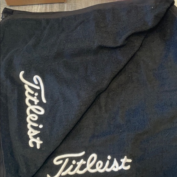 Titleist Dri Hood Towel - Picture 3 of 5